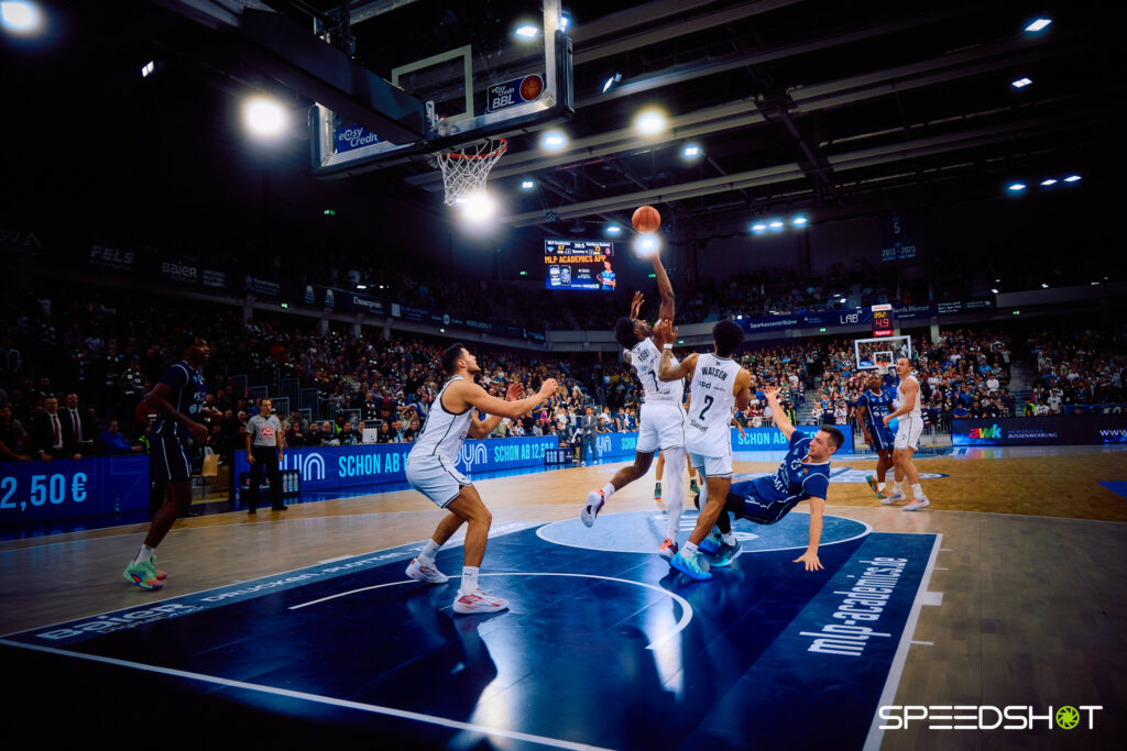 MLP Academics vs Brose Bamberg SNP DOME